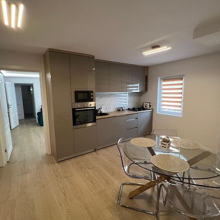 Luxury Apartment Centrul Vechi Curtea de Argeş Esterno foto
