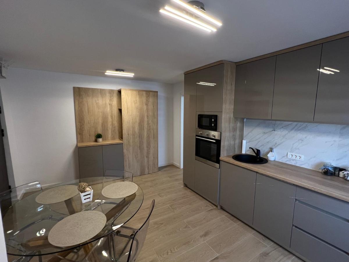 Luxury Apartment Centrul Vechi Curtea de Argeş Esterno foto