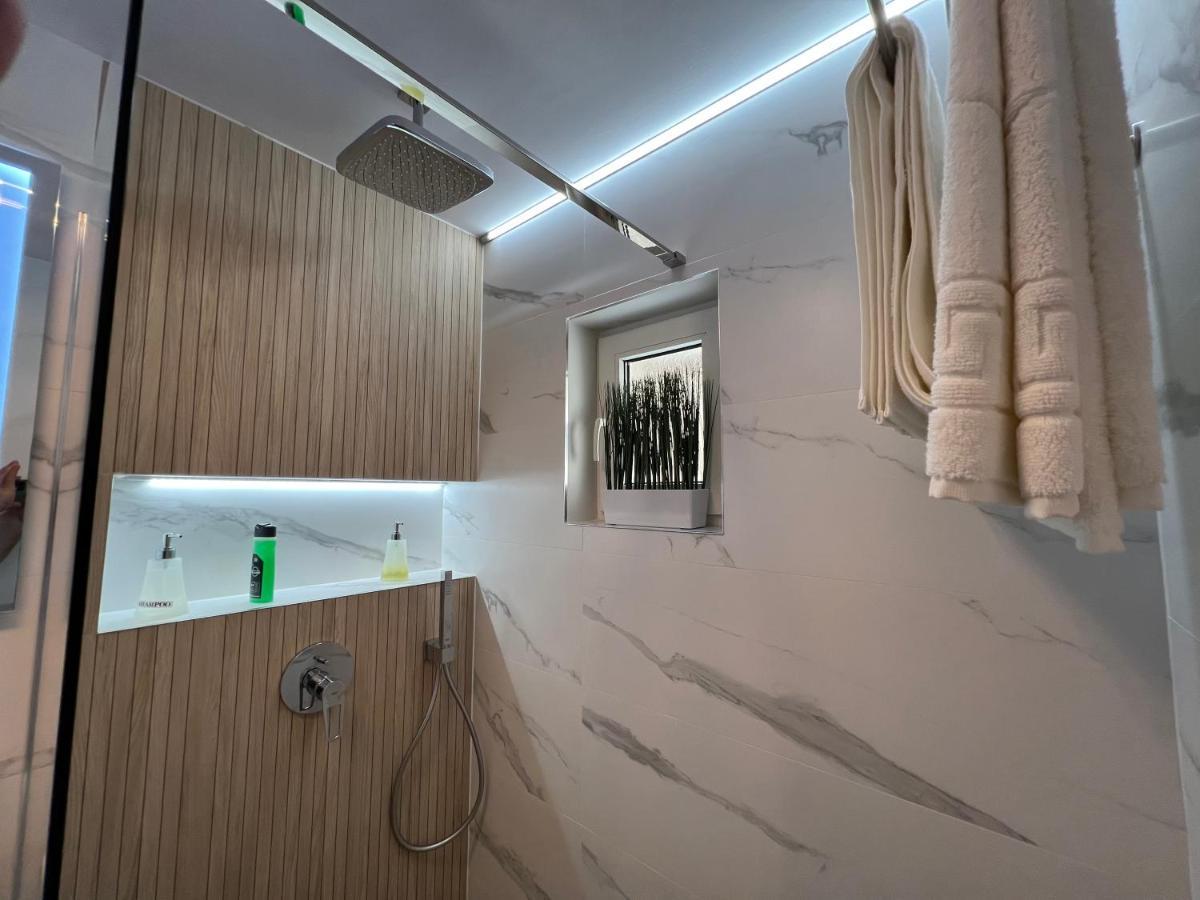 Luxury Apartment Centrul Vechi Curtea de Argeş Esterno foto