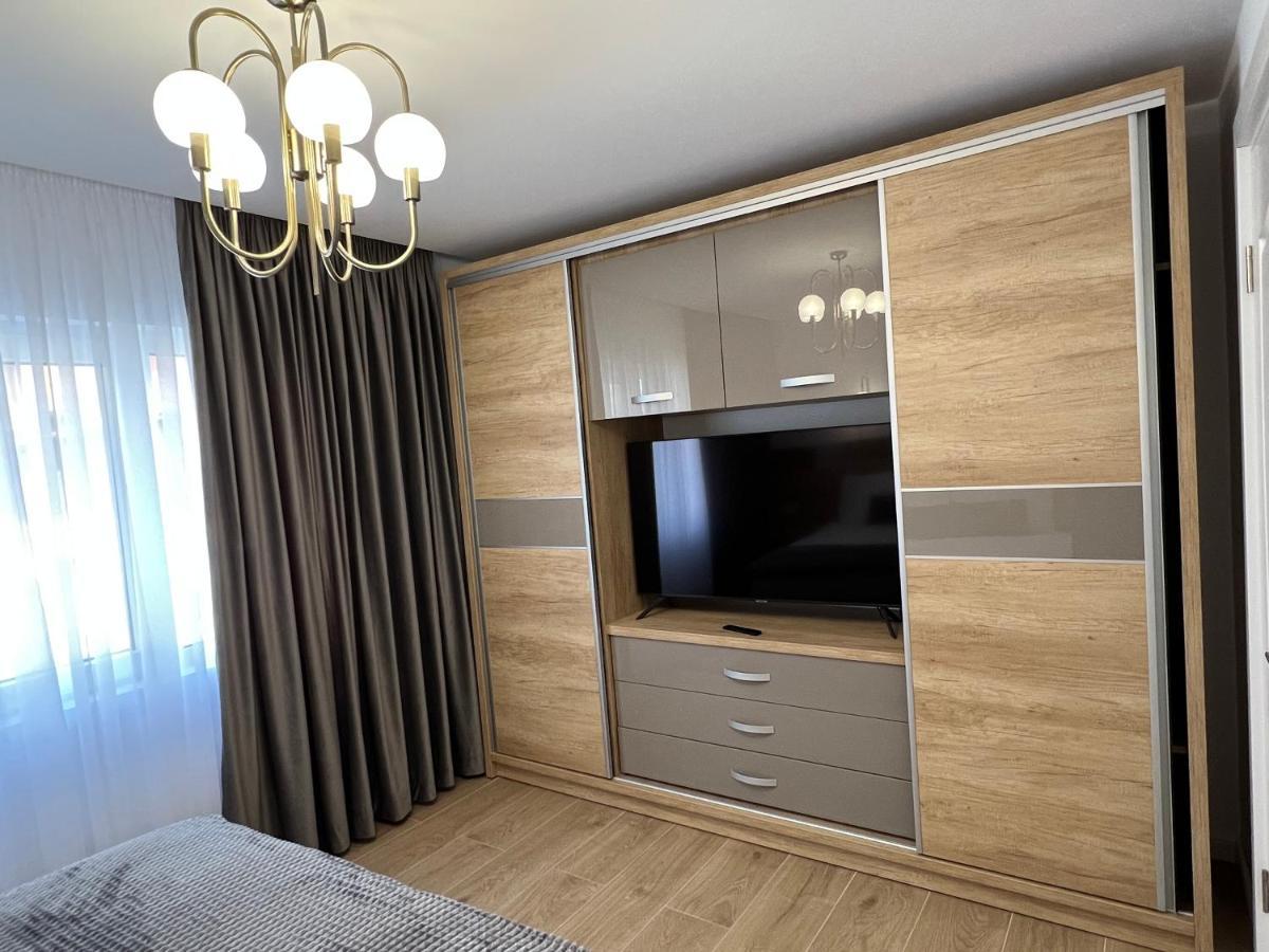 Luxury Apartment Centrul Vechi Curtea de Argeş Esterno foto