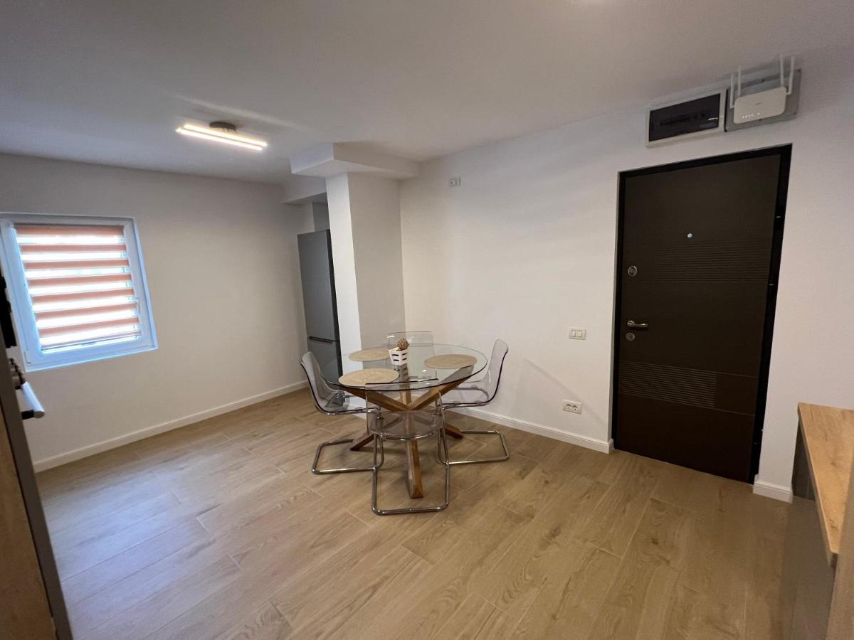 Luxury Apartment Centrul Vechi Curtea de Argeş Esterno foto
