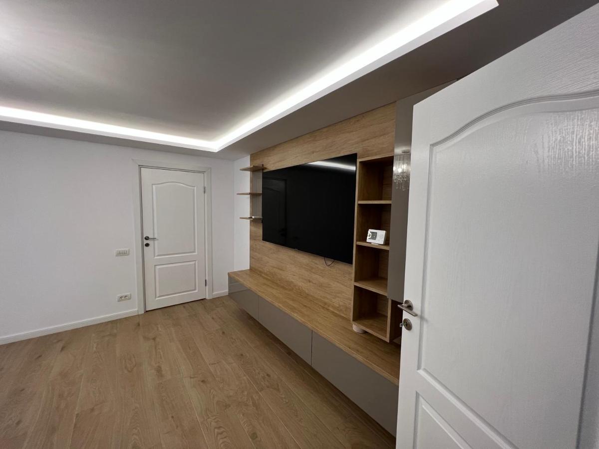 Luxury Apartment Centrul Vechi Curtea de Argeş Esterno foto