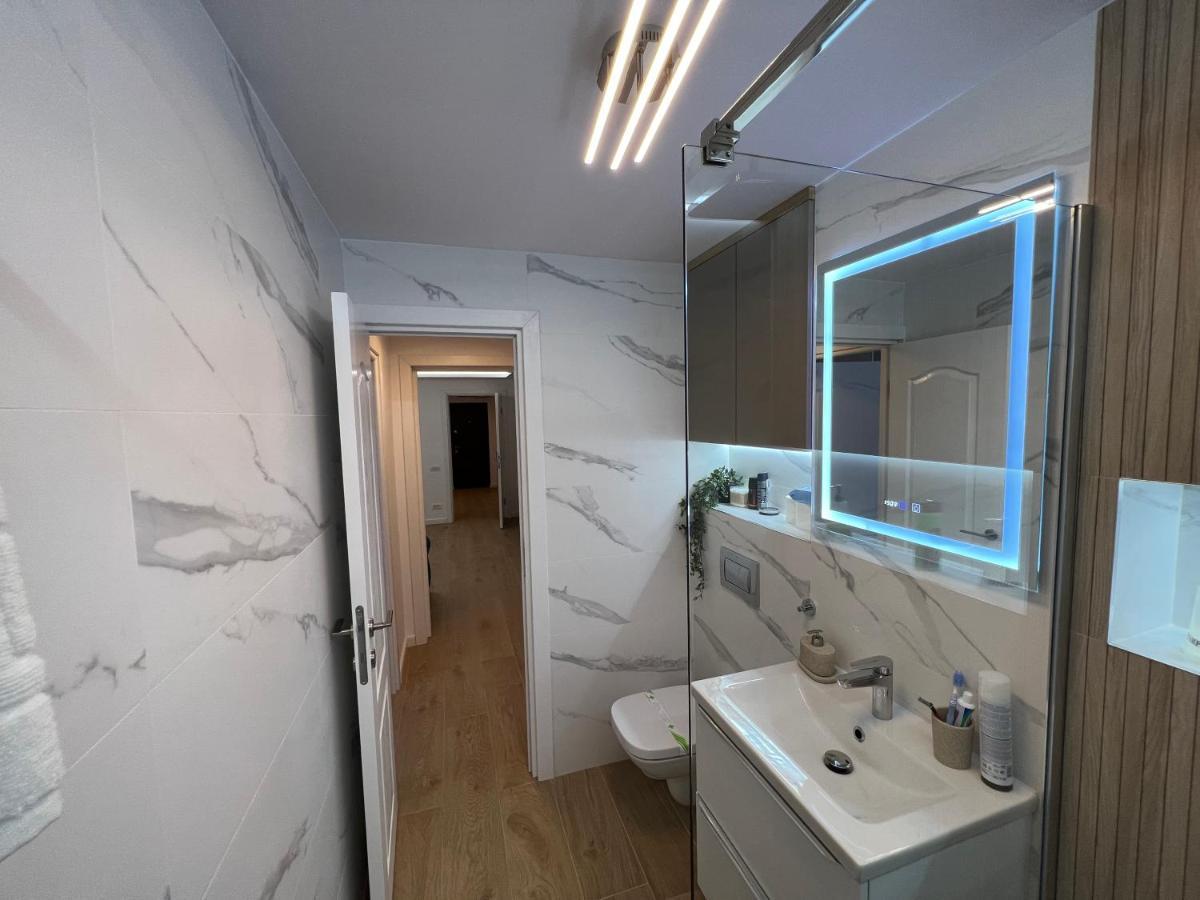 Luxury Apartment Centrul Vechi Curtea de Argeş Esterno foto